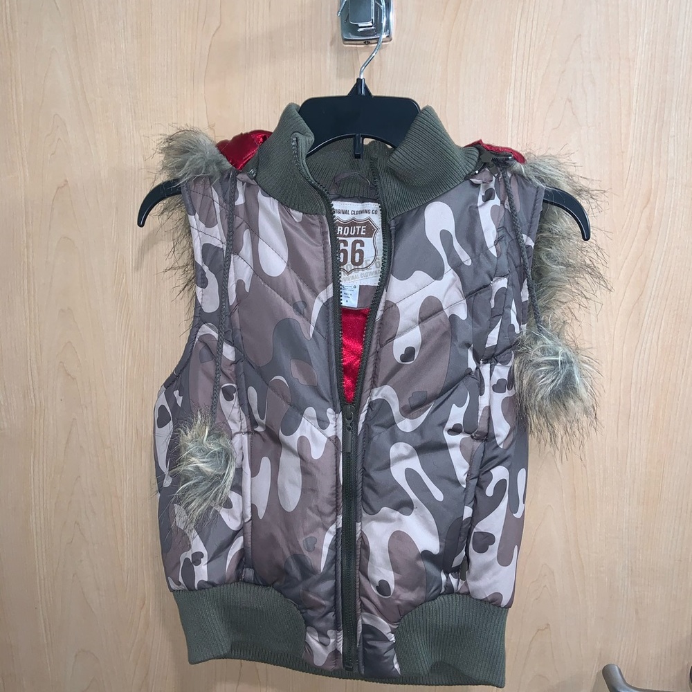 Route 66 camo hooded vest. Size M